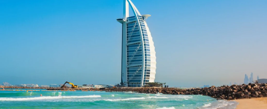 Dubai Unveiled: Luxury Resorts, Desert Safaris, and Cultural Gems