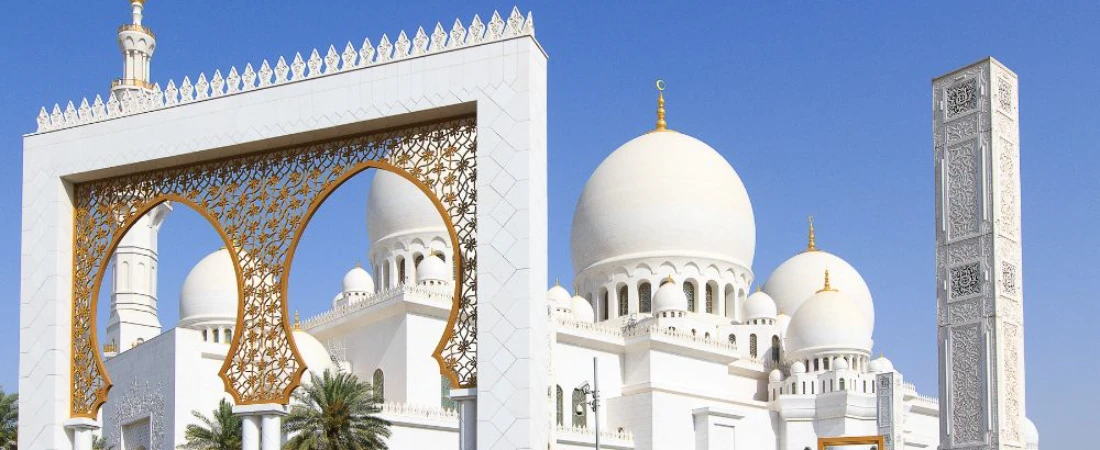 Dubai Unveiled: Luxury Resorts, Desert Safaris, and Cultural Gems